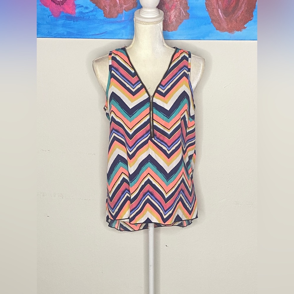 🌸 Woman’s Zig Zag And Geometric Top